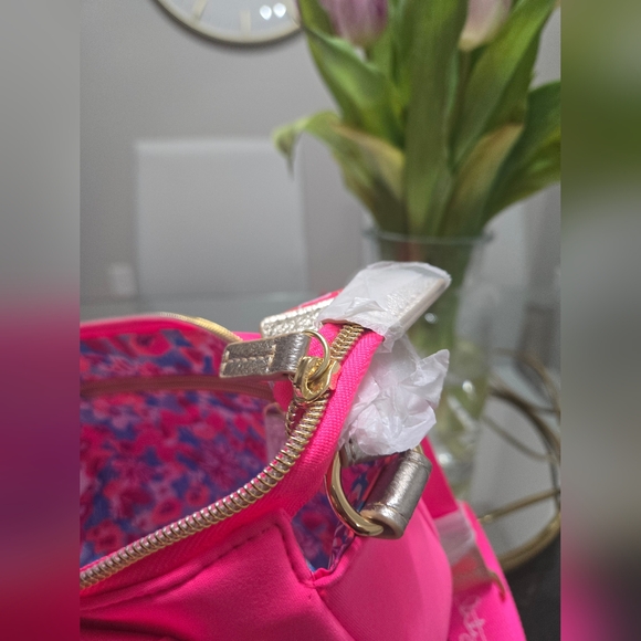 New LILLY PULITZER GIAVANNA AURA PINK NEOPRENE CROSSBODY BAG PURSE - Picture 6 of 11